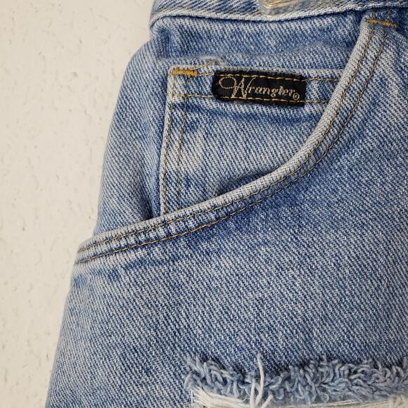 Wrangler Distressed Hi-Rise Mom Cut-Off Shorts Size 12 - Picture 4 of 7